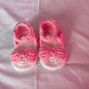 Hand crochet baby sandal